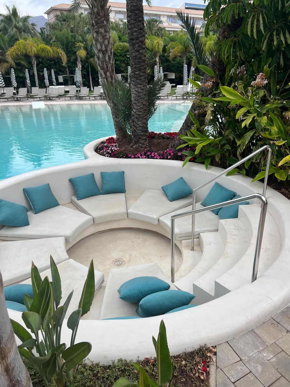 Chukum pool and lounge